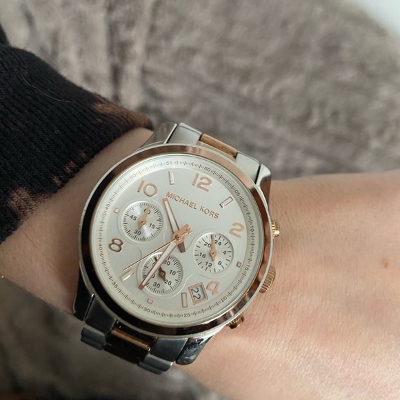 Michael Kors Watch - Picture 2 of 5